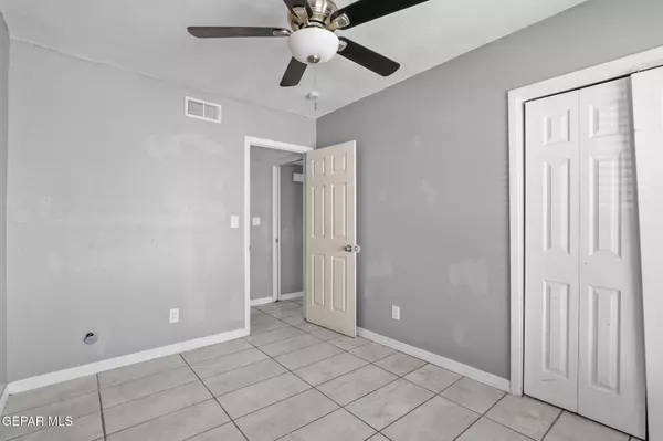 237 MOONGLOW DR, El Paso, TX 79912