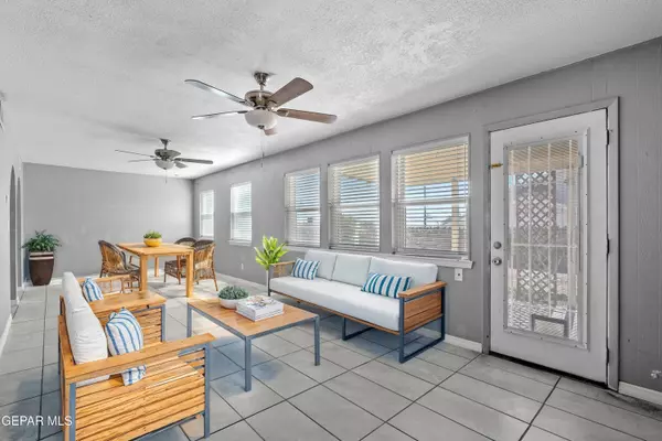 237 MOONGLOW DR, El Paso, TX 79912