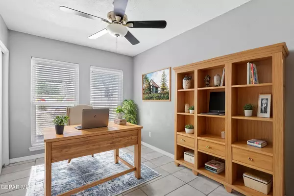 237 MOONGLOW DR, El Paso, TX 79912