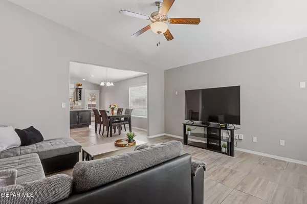 12136 Mesquite Thorn DR, El Paso, TX 79934