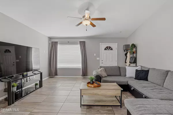 12136 Mesquite Thorn DR, El Paso, TX 79934