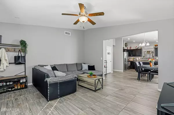 12136 Mesquite Thorn DR, El Paso, TX 79934