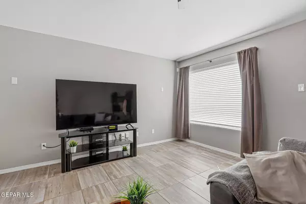 12136 Mesquite Thorn DR, El Paso, TX 79934