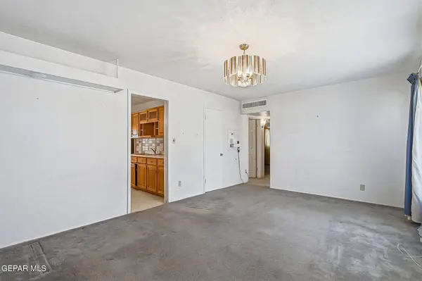 8933 MOUNT RUSHMORE LN, El Paso, TX 79904