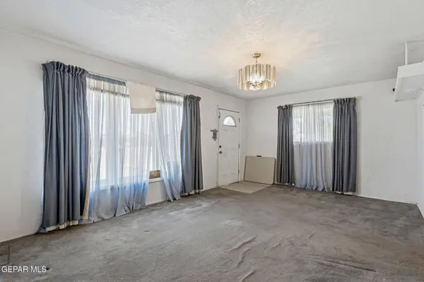 8933 MOUNT RUSHMORE LN, El Paso, TX 79904