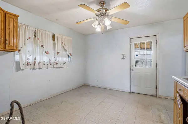 8933 MOUNT RUSHMORE LN, El Paso, TX 79904