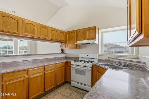 800 Nazareno ST, Horizon City, TX 79928