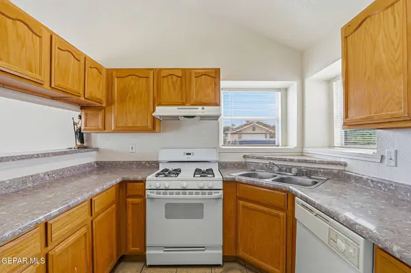 800 Nazareno ST, Horizon City, TX 79928