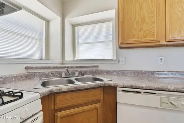 800 Nazareno ST, Horizon City, TX 79928