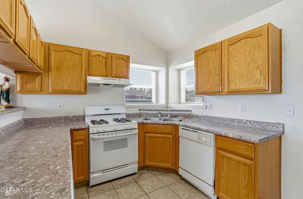 800 Nazareno ST, Horizon City, TX 79928