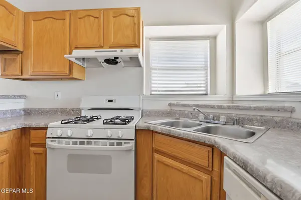800 Nazareno ST, Horizon City, TX 79928