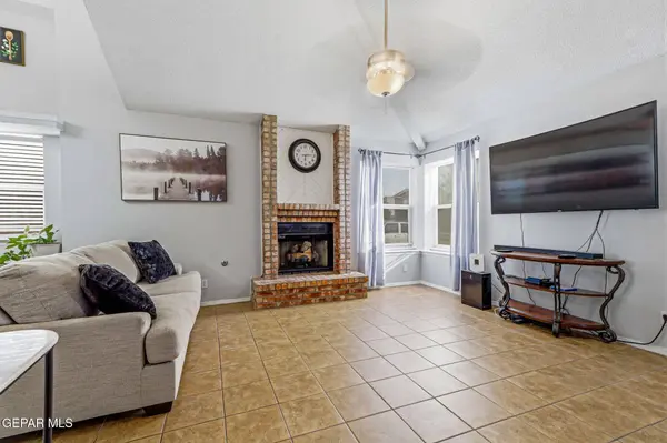 11050 GOLDEN POND DR, El Paso, TX 79934