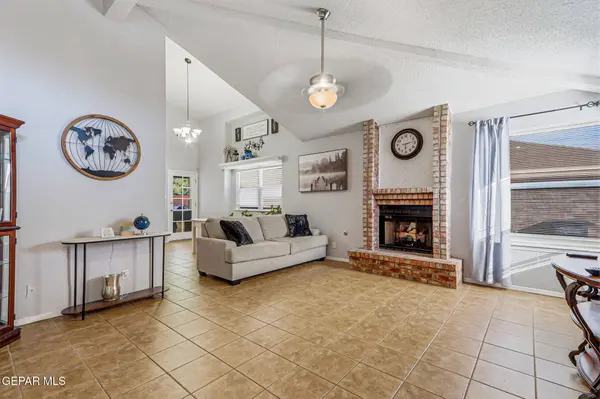 11050 GOLDEN POND DR, El Paso, TX 79934