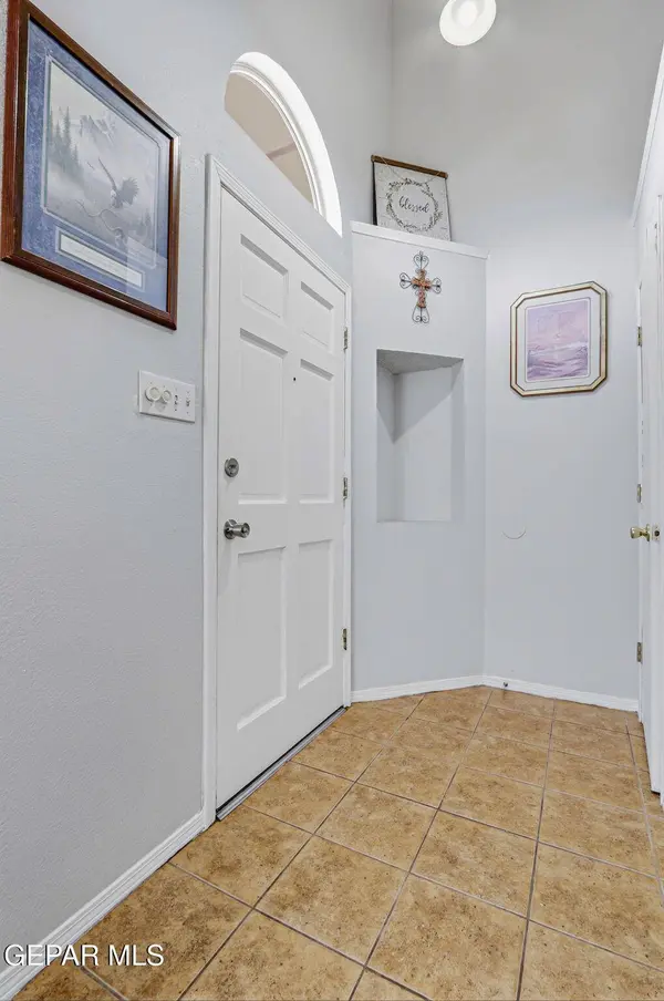 11050 GOLDEN POND DR, El Paso, TX 79934