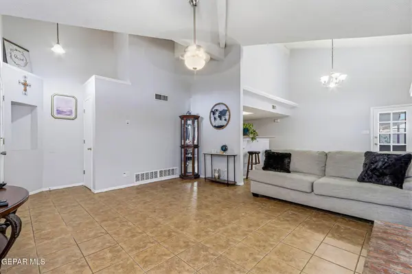 11050 GOLDEN POND DR, El Paso, TX 79934