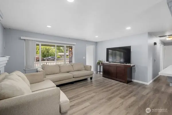 2406 NE 24th ST, Renton, WA 98056