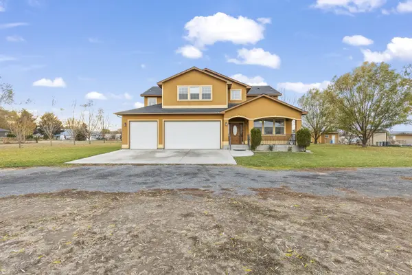 4325 Ahtanum Rd, Yakima, WA 98903-1143