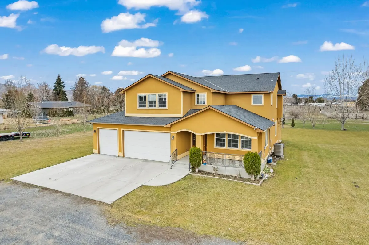 4325 Ahtanum Rd, Yakima, WA 98903-1143