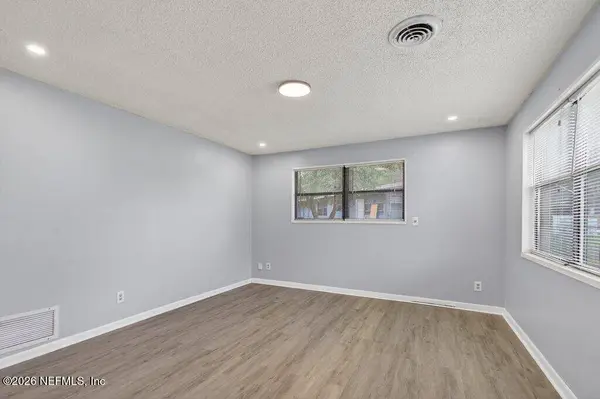 6886 TOM THUMB DR, Jacksonville, FL 32210