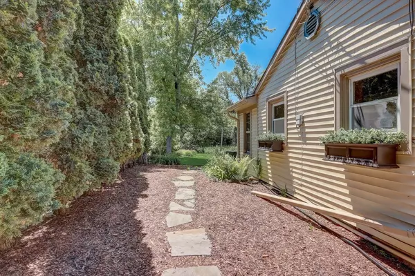 1745 Covered Bridge Rd, Cedarburg, WI 53012