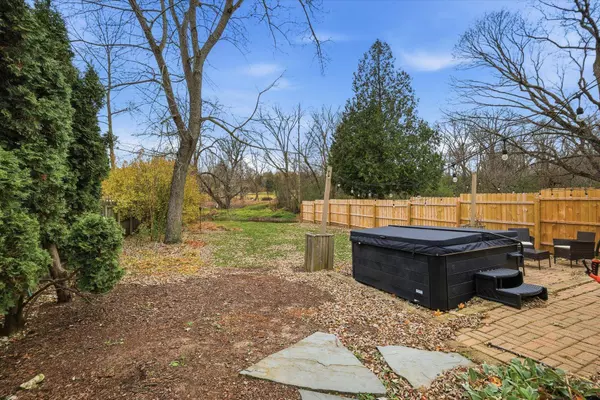 1745 Covered Bridge Rd, Cedarburg, WI 53012