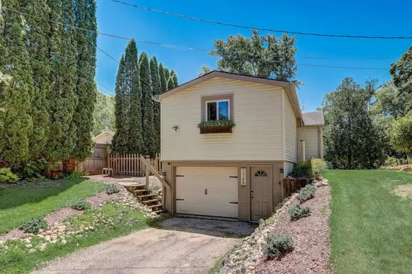 1745 Covered Bridge Rd, Cedarburg, WI 53012