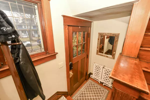 4907 W Vine St, Milwaukee, WI 53208