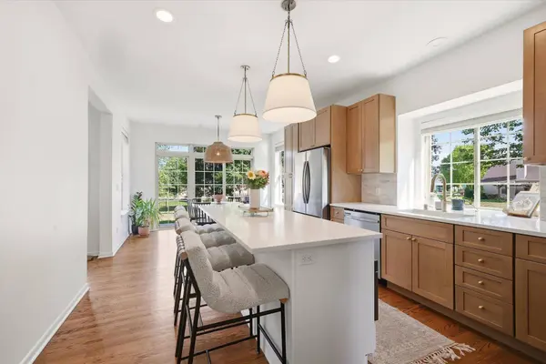 917 Parkton Dr, Waukesha, WI 53189