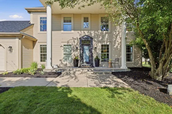 917 Parkton Dr, Waukesha, WI 53189