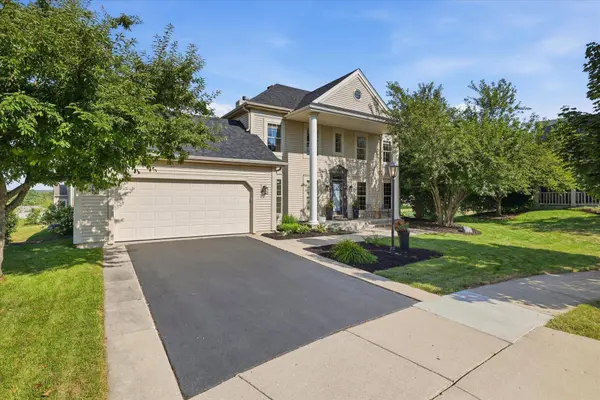 917 Parkton Dr, Waukesha, WI 53189