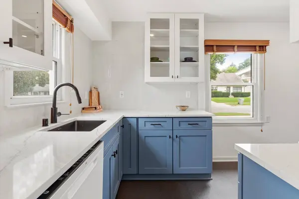 6122 W Idaho St, Milwaukee, WI 53219