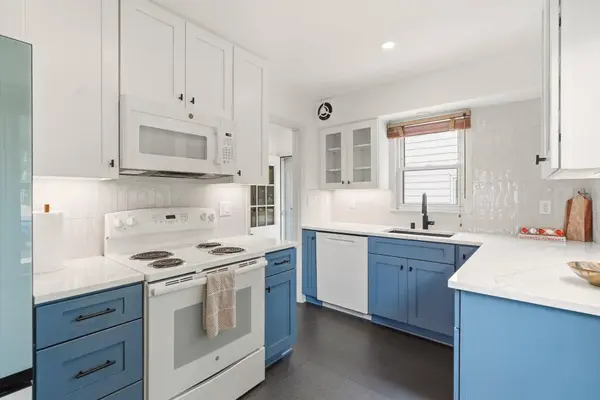 6122 W Idaho St, Milwaukee, WI 53219