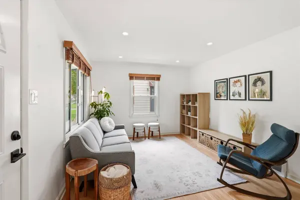 6122 W Idaho St, Milwaukee, WI 53219