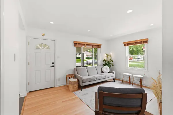 6122 W Idaho St, Milwaukee, WI 53219