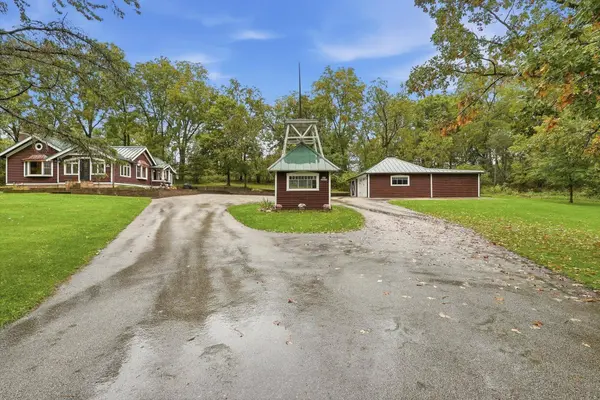 N46W29096 E Capitol Dr, Delafield, WI 53029