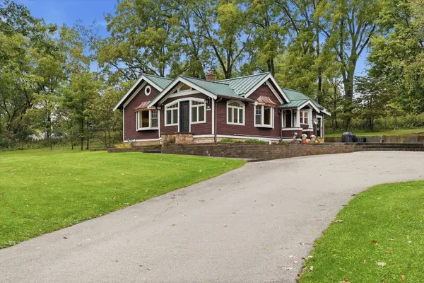 N46W29096 E Capitol Dr, Delafield, WI 53029