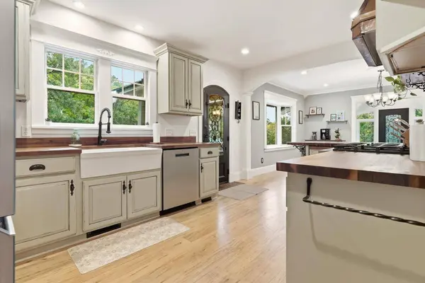 N46W29096 E Capitol Dr, Delafield, WI 53029
