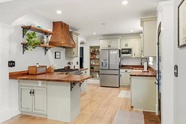 N46W29096 E Capitol Dr, Delafield, WI 53029