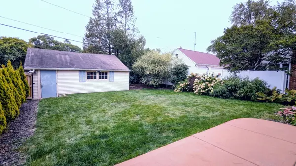 2658 N 81st St, Wauwatosa, WI 53213