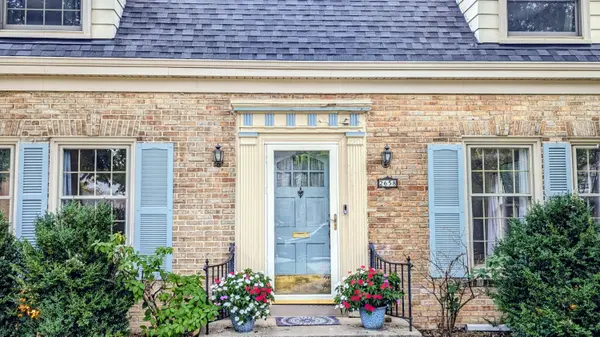 2658 N 81st St, Wauwatosa, WI 53213