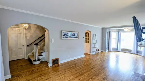 2658 N 81st St, Wauwatosa, WI 53213