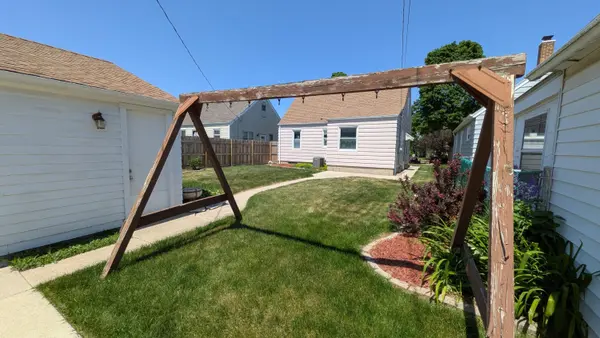 9435 W Lisbon Ave, Milwaukee, WI 53222