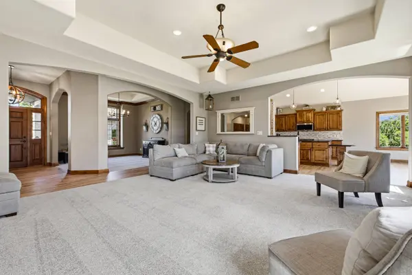 7306 S Stone Hedge Dr, Franklin, WI 53132