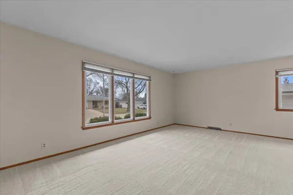 6975 N 85th St, Milwaukee, WI 53224