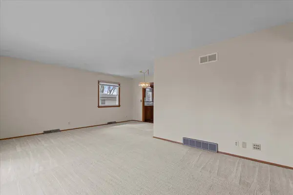 6975 N 85th St, Milwaukee, WI 53224