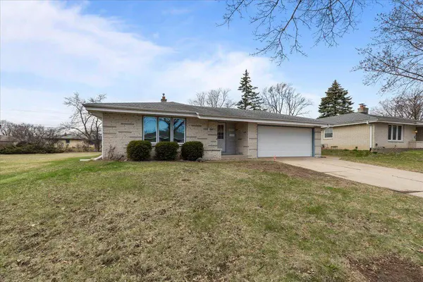 6975 N 85th St, Milwaukee, WI 53224