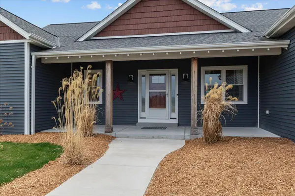 14018 N Davis Rd, Mequon, WI 53097