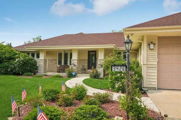 3426 W Links Dr, Franklin, WI 53132