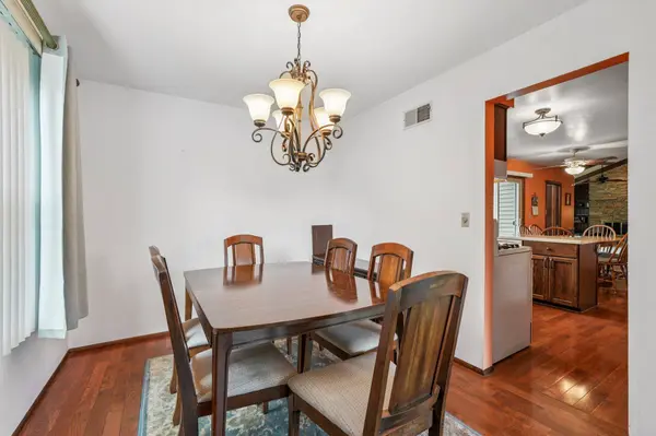 15170 W Kingsway Dr, New Berlin, WI 53151