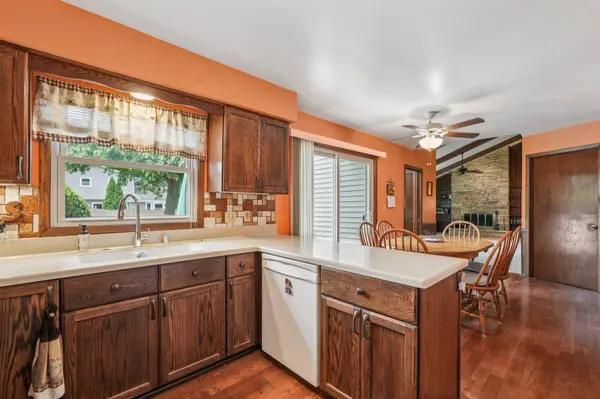 15170 W Kingsway Dr, New Berlin, WI 53151